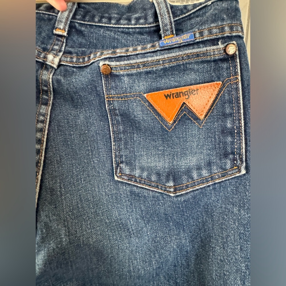 Wrangler Classic Vintage Boot Cut /Straight Leg High Rise Jeans Size 32x34”